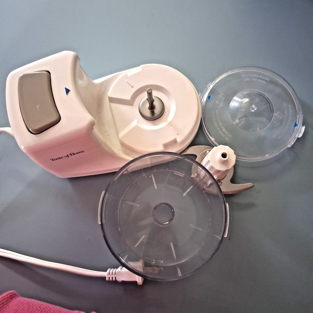 Taste of Home Mini Food Chopper Model M-1  120V 75W Electric No Box Tested Works - Picture 3 of 6